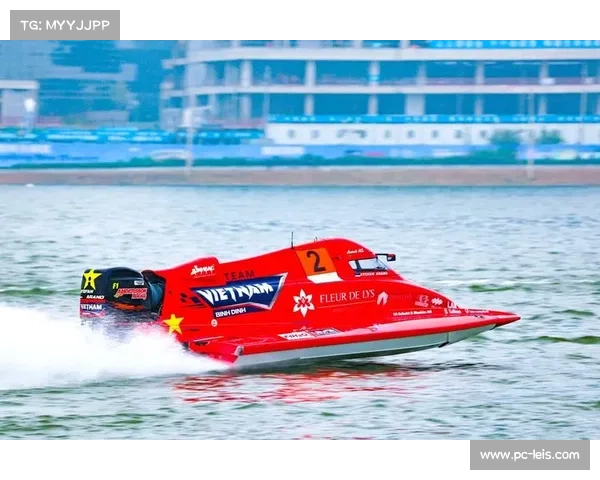 世界摩托艇锦标赛意外，选手落水安全救援